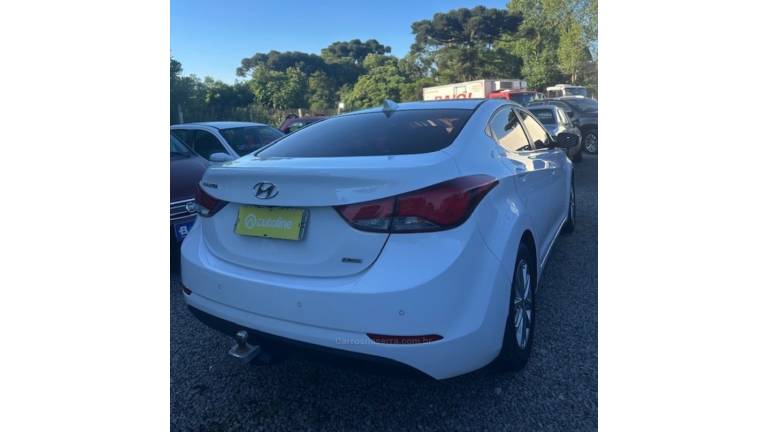 HYUNDAI - ELANTRA - 2014/2015 - Branca - R$ 75.000,00