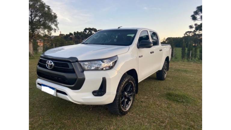 TOYOTA - HILUX - 2021/2022 - Branca - R$ 195.000,00