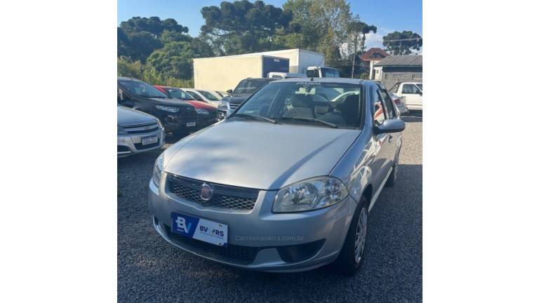 FIAT - SIENA - 2013/2014 - Prata - R$ 34.900,00